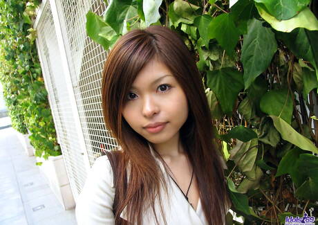 Idols 69 are excited to present you with a photo gallery showcasing Shiori exhibit nice shape