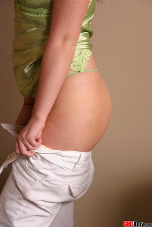 GND Amy offers a free picture gallery with Amy unveiling nice shape