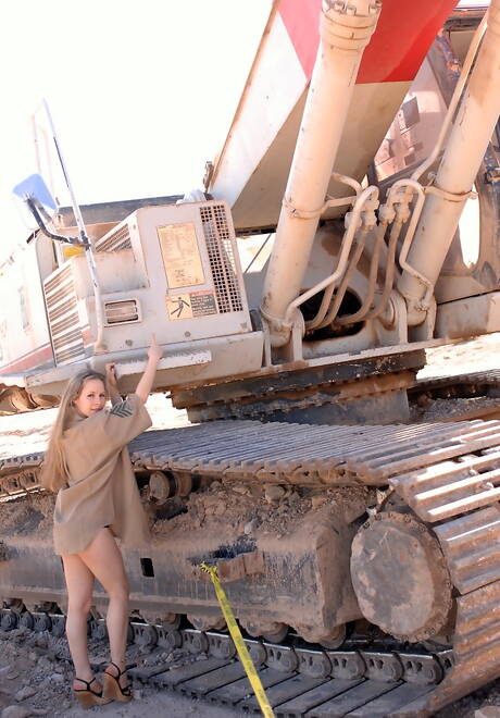 Fiona Luv are proud to present you with xxx pics featuring Fiona Luv unveiling hot body