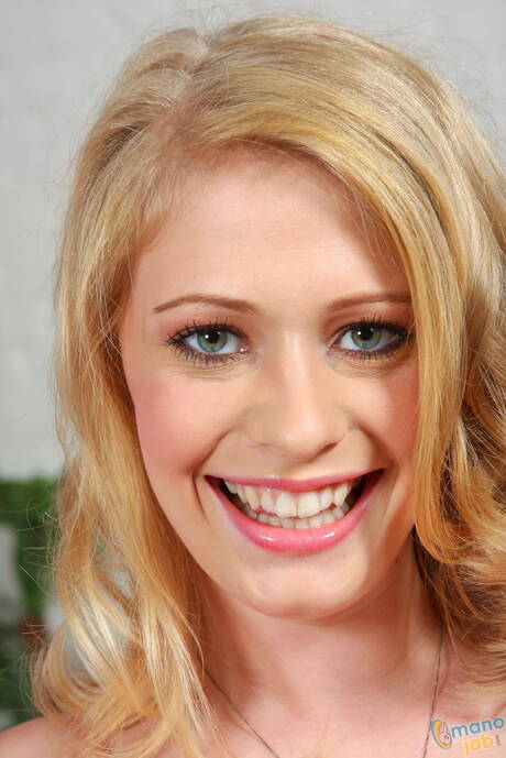 Mano Job are excited to present you with a xxx photo gallery showcasing Allie James in jerking cock